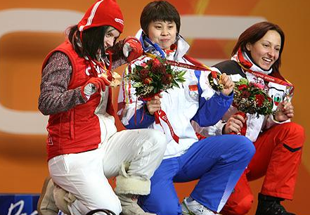 王濛被戏称为冬奥解说段子手猜猜她曾获得了几枚冬奥金牌-2022年2月16日蚂蚁庄园答案最新